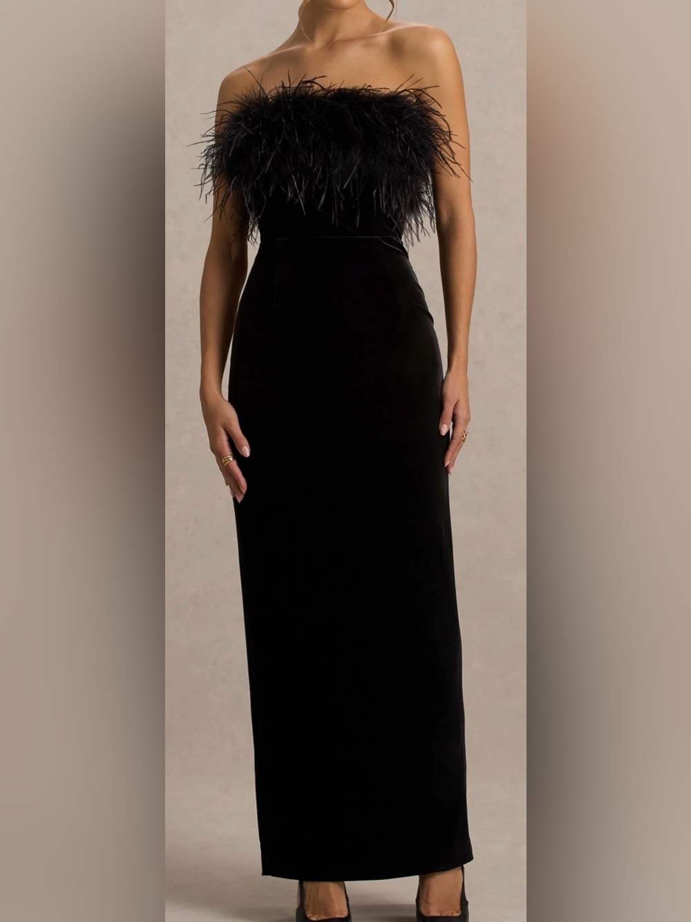 Club L London ARELLA
Black Velvet Bandeau Maxi Dress With Feather Trim